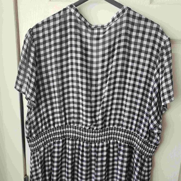 Black & White checked short sleeve, sheer, chiffon, button-up blouse - Picture 4 of 6